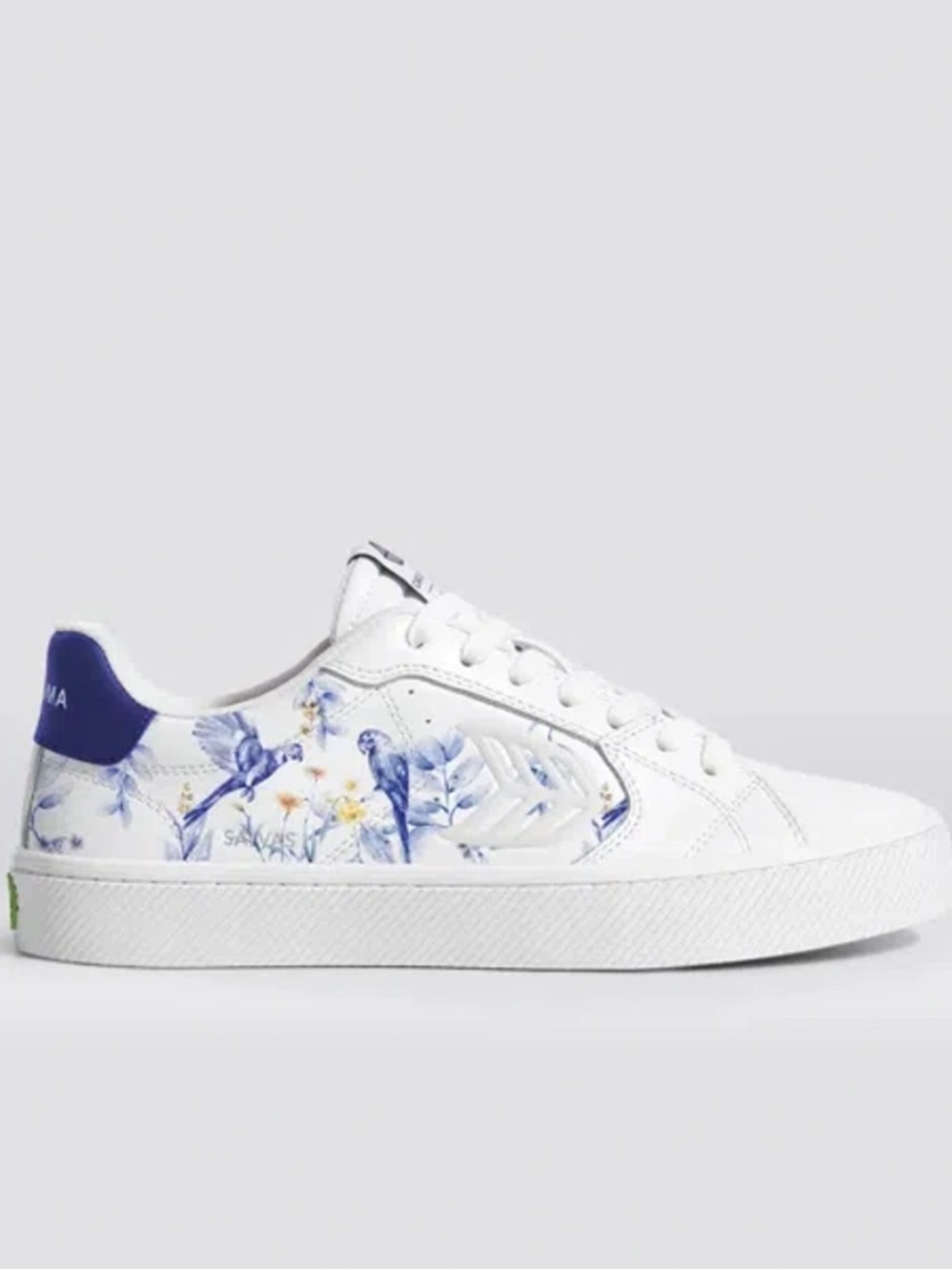 Cariuma Salvas White Leather with Blue Parrot Floral Accent Sneakers Size 9